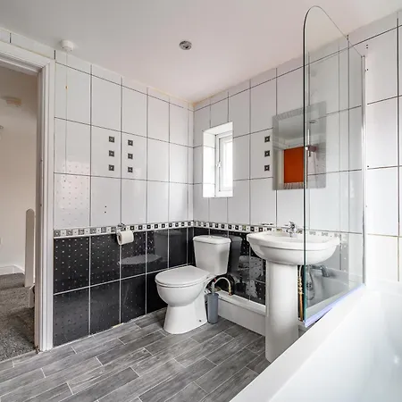 11hs6 - Decompressing & Unwinding Headingley Leeds (West Yorkshire)